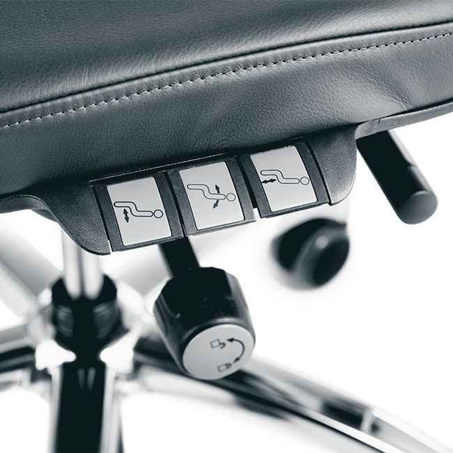 RH Logic 400 XL Chair - Black w/ Silver Base